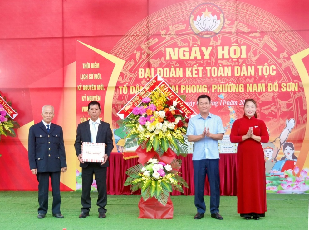 Thiếu tướng Bùi Quang Bình, Giám đốc Công an thành phố dự Ngày hội Đại đoàn kết toàn dân tộc tại Tổ dân phố Đại Phong, phường Nam Đồ Sơn